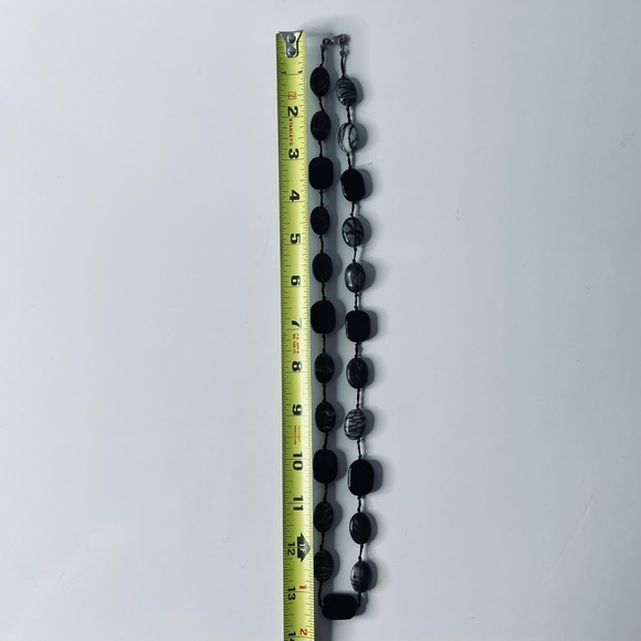 Necklace Individually Knotted Black Gray Lined Webbed Vein Smooth Stone Necklace - Picture 5 of 8